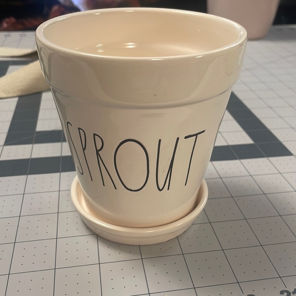 Rae Dunn planter - ‘sprout’